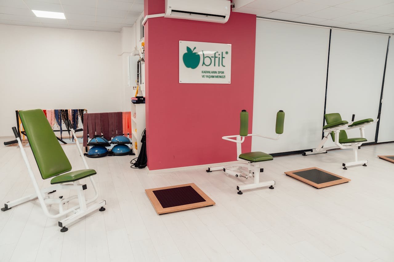 Explore a modern fitness studio in Yalova, Türkiye, featuring sleek exercise equipment.